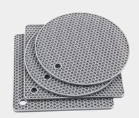 Sous-plats en silicone résistants à la chaleur au design moderne, antidérapants, formes rondes et carrées, diamètre 18 cm, protection pour table de salle à manger