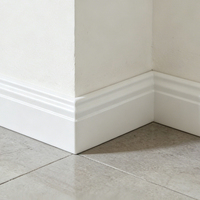 Plinthes en bois massif, panneaux de plinthes peints sur mesure ou traités avec placage bois, utilisés pour la décoration des bords des sols en bois
