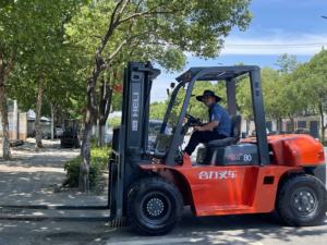 Montacargas Diésel Anhui Heli de 5, 6, 7, 8 y 9 Toneladas, Montacargas Diésel con Cabina, Montacargas de la Mejor Calidad con Neumáticos Sólidos - Product Image 3