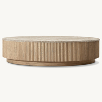 Table basse ovale en marbre naturel chêne clair de qualité supérieure, base cannelée moderne et organique, table centrale artisanale pour salon et villa