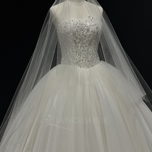 Vestido de Novia Moderno NT47 con Cuello Barco, Cola Capilla, Flores de Encaje y Tela de Tul con Cristales para Mujer - Product Image 3