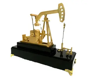 Olieveld Oliepomp Jack Rig Prototype Sculptuur Wild West Pumpjack Op Platform Model Oliemachine Hout En Metalen Trofee