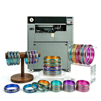360 °   Machine d'impression UV à jet d'encre rotative avec CMYK W V pour bracelets en plastique, verre et autres produits cylindriques