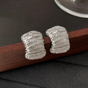 Boucles d'oreilles clous géométriques à grain irrégulier, style punk, plissées, pour femme, bijoux de fête, cadeau - Product Image 2