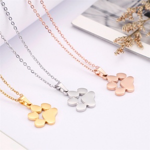 Juego de Joyería con Pendientes de Acero Inoxidable con Huellas de Animales (Perro/Gato) y Collar Chapado en Oro - Product Image 6