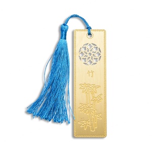 ที่คั่นหนังสือโลหะรูปทรงสี่เหลี่ยมผืนผ้าสีทองแบบโปร่ง พร้อมโลโก้สั่งทำพิเศษและพู่ห้อย - Product Image 1