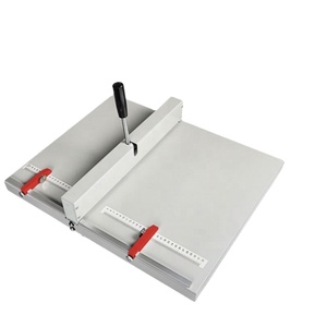 Machine manuelle de fabrication de produits en papier très demandée - Machine à plier et à perforer - Product Image 1