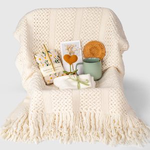 Set <span class=keywords><strong>Regalo</strong></span> <span class=keywords><strong>Personalizzato</strong></span> Artigianale con Coperta a Tema Girasole, Candela Profumata, Calzino, Tazza e Souvenir <span class=keywords><strong>per</strong></span> Donne e Amiche - Product Image 2