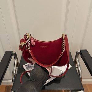 Bolso femenino vintage con estampado de cocodrilo, modelo 2026, con asa única y cierre de tiras. Ligero y compacto, ideal para mujeres. - Product Image 4