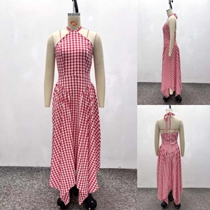 Elegante Abito Estivo Casual da Donna, Vestito a Quadri con Collo Halter Asimmetrico, Senza Maniche, Spalle Scoperte, Abito Lungo Svasato per Donne - Product Image 4
