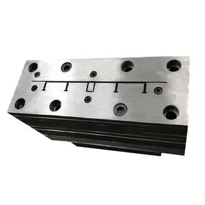 قوالب ذات أشكال شريط مطاطي للقفل، قوالب ذات رؤوس لتثبيت القوالب المعدنية من البولي فنيل كلورين لينة وقابلة للكبس والماء - Product Image 1