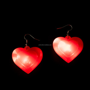Boucles d'oreilles pendantes LED HLC en forme de cœur « I LOVE YOU » qui s'illuminent dans le noir pour la Saint-Valentin, bijoux pour événements et fêtes - Product Image 5