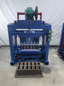 Machine à fabriquer des briques de ciment 4-40 à faible intensité de travail, très demandée en <span class=keywords><strong>Tunisie</strong></span>, utilisant de la poudre de pierre pour la fabrication de blocs - Product Image 4