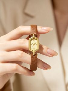 Reloj hexagonal de alta gama para mujer con marco plateado retro y correa con diseño de lichi, reloj de cuarzo retro, nuevo modelo. - Product Image 2