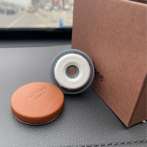 น้ำหอมปรับอากาศในรถยนต์ Xiang Xun หนังแท้ กลิ่นหอมติดทนนาน หรูหรา กลิ่นอโรมาเธอราพี ใช้งานได้นาน 120-180 วัน - Product Image 1