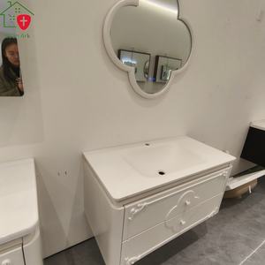 Nouvelle armoire de salle de bain blanche de style chinois avec motifs de panneaux sculptés, miroir festonné et lavabo blanc. - Product Image 2