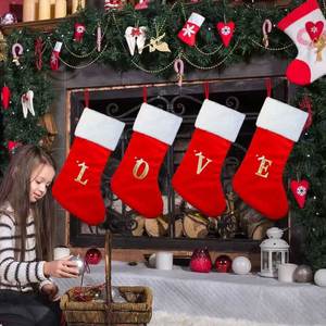 ถุงเท้าคริสต์มาสแบบกำหนดเองได้ พร้อมชื่อซานต้า ถุงเท้าของขวัญวันหยุดสำหรับครอบครัว - Product Image 1