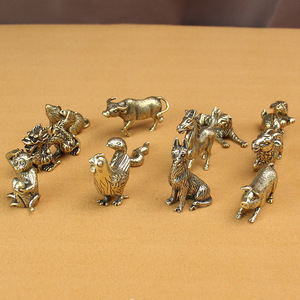 Juego de Doce Figuras de Animales del Zodiaco en Latón - Rata, Buey, Tigre, Conejo, Dragón, Serpiente, Caballo, Cabra, Mono, Gallo, Perro, Cerdo - Product Image 1