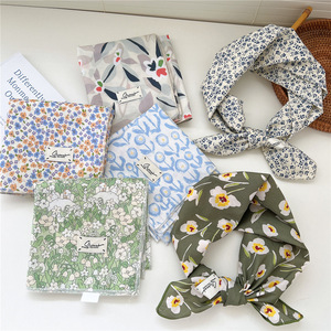 Écharpe carrée en polyester <span class=keywords><strong>de</strong></span> 70 cm à imprimé floral doux pour femmes, accessoire toutes saisons, protection du cou, hôtesse <span class=keywords><strong>de</strong></span> <span class=keywords><strong>l</strong></span>'<span class=keywords><strong>air</strong></span> professionnelle - Product Image 1