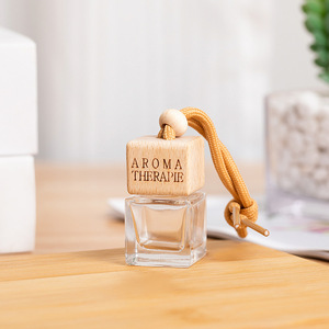 Logotipo personalizado TAPA DE MADERA Mini recargable 8ml vidrio transparente forma cuadrada coche ambientador difuso colgante botella de Perfume difusor - Product Image 1
