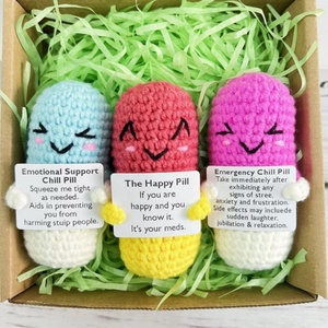 Muñecos de Cápsula Tejidos a Mano, Tarjetas de Energía Positiva, Adornos de Dibujos Animados Curativos, 3 Piezas/Juego con Caja - Product Image 1