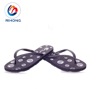 Prix de gros abordable Guangzhou Beach Custom Slipper Eva Rubber Designer Women Wedge Flip Flops - Product Image 1
