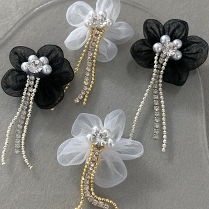 เครื่องประดับตกแต่งเล็บแบบ3D ที่มีสเน่ห์มาใหม่จี้ลูกไม้ดอกไม้สีขาวสีดำสำหรับสปาความงาม - Product Image 1