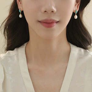 Boucles d'oreilles en perles naturelles et turquoise pour femmes, accessoire élégant et stylé - Product Image 3