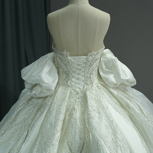 Vestido de Novia Vintage de Satén con Mangas Abullonadas y Diamantes, Vestido de Novia con Cuentas en el Centro 6584 - Product Image 5