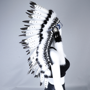 Bandeau en plumes d'inspiration ethnique avec glands perlés Accessoire pour les fêtes et les accessoires de costumes de photographie - Product Image 3