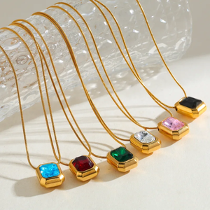 Collar de Moda Chapado en Oro de 18K con Colgante Cuadrado de Circonita y Cadena de Serpiente de Acero Inoxidable 304, Joyería Clásica y Elegante para Mujer - Product Image 1