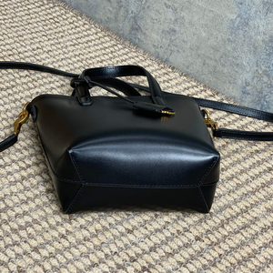 Lujosa bolsa de elementos metálicos, forma única, estilo de moda personalizado - Product Image 4