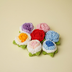 ดอกกุหลาบโครเชต์ขนาดเล็ก 4 ซม. ทำเองจากไหมพรม สำหรับตกแต่งเสื้อผ้า - Product Image 1
