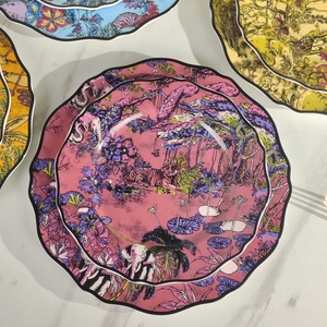Service de vaisselle en porcelaine fine à motif animalier, design européen luxueux, et assiettes de présentation en porcelaine pour la maison - Product Image 5