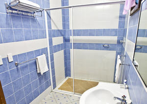 Maison conteneur préfabriquée de 20 pieds à 1 chambre, unité d'hôtel préfabriquée, structure en acier certifiée CE pour camp minier et projet touristique - Product Image 3