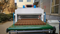 Briques de bloc de terre imbriquées dans un sol argileux faisant la machine HBY10-10 prix de gros automatique manuel écologique compressé rouge