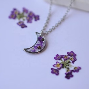 Joyería de resina Flores prensadas secas Forget <span class=keywords><strong>Me</strong></span> Not Flores reales Joyería de acero inoxidable Collar De Luna en resina Uv - Product Image 5