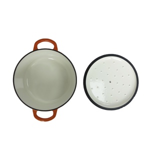 <span class=keywords><strong>Cocotte</strong></span> <span class=keywords><strong>en</strong></span> <span class=keywords><strong>fonte</strong></span> émaillée, couleur orange dégradé, avec couvercle à boutons auto-verseurs pour une cuisson humide et fondante - Product Image 4
