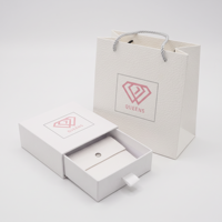 Boîte à bijoux de luxe blanche de petite taille avec logo personnalisé imprimé et pochette