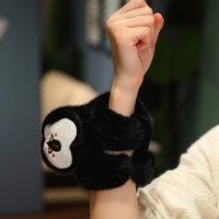 Peluche singe Saki à face blanche en gros, jouet en peluche avec anneau de claquettes, cadeau de dessin animé, porte-clés singe Saki pour enfant