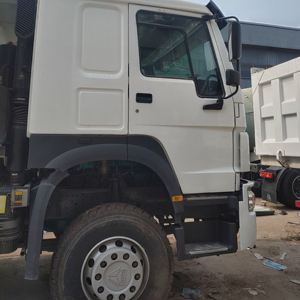 Top-Trending Gray 8x4 Dump Truck Euro 3 Weichai FAST Gearbox 31-40T Load Capacity for Sand/Gravel <b>Transport</b> Road Construction - Product Image 1