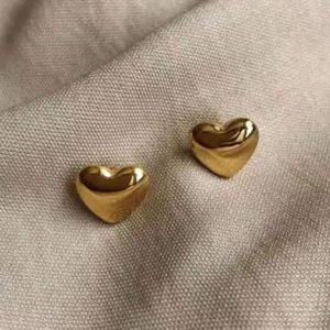 Pendientes de Acero Inoxidable de Alta Calidad, Simples y Elegantes para Mujer, de Titanio, Chapados en Oro de 18k, con Forma de Corazón - Product Image 4