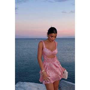 Vestido de Fiesta Corto de Raso Rosa con Lentejuelas en la Espalda, Cintura Imperio, Estilo Romántico, Tirantes Espagueti, Hasta la Rodilla, Talla XS - Product Image 1