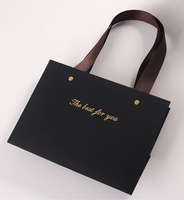 Sacs cadeaux en papier noir mat de luxe avec poignée en ruban, sacs de shopping rigides en carton pour chaussures et vêtements pour hommes, emballage de vente au détail