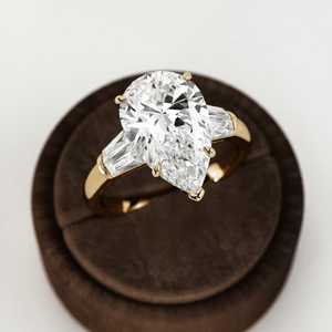 Anillo de Oro de 14k/18k con 3 Diamantes Cultivados en Laboratorio, Diseño Elegante, Forma de Pera, Baguettes Cónicos, Anillo Triada, Anillo de Lujo para Mujer - Product Image 2