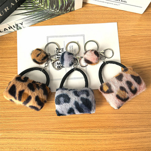 Mini bolso con estampado de leopardo, llavero de felpa, bolso bonito, Bola de piel sintética, Pompón, llavero de coche, colgante de anillo, llavero con pompón, novedades - Product Image 2