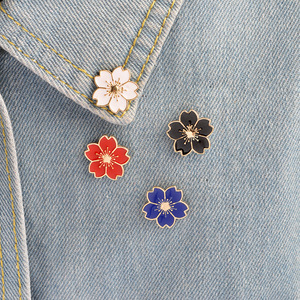 Insignias de flor de cerezo Pins lindo metal Insignias de dibujos animados broche bolsas de ropa esmalte suave Sakura broche personalizado al por mayor - Product Image 2