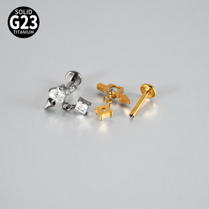 Pendientes de Titanio G23 con Diseño de <span class=keywords><strong>Flecha</strong></span> Atravesando un Corazón, con Zirconia Incrustada, Rosca Interna y Parte Trasera Plana para Perforaciones en Oreja, Labio y Nariz - Product Image 5
