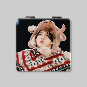 Specchio Portatile Pieghevole Quadrato Bifacciale dei KPOP Idol Bangtan Boys, <span class=keywords><strong>Tour</strong></span> Mondiale Arirang a Lima Perù, JK V JIMIN Suga RM - Product Image 4