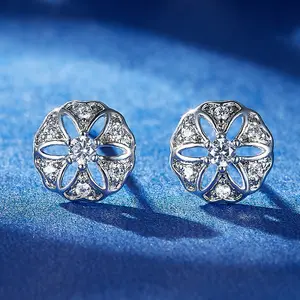 New Luxury Exquisite Zircon Flower Stud Earrings Platinum-Plated Shell Hollow Decorations Classic Style Claw Setting Inlay